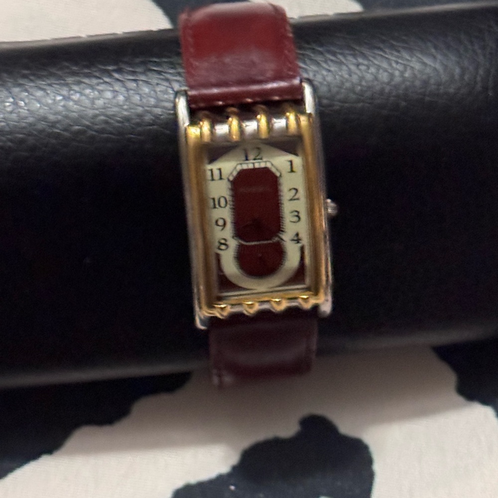 1995 ART DECO FOSSIL WATCH VT-2510
Vintage Style Watch - Needs Battery